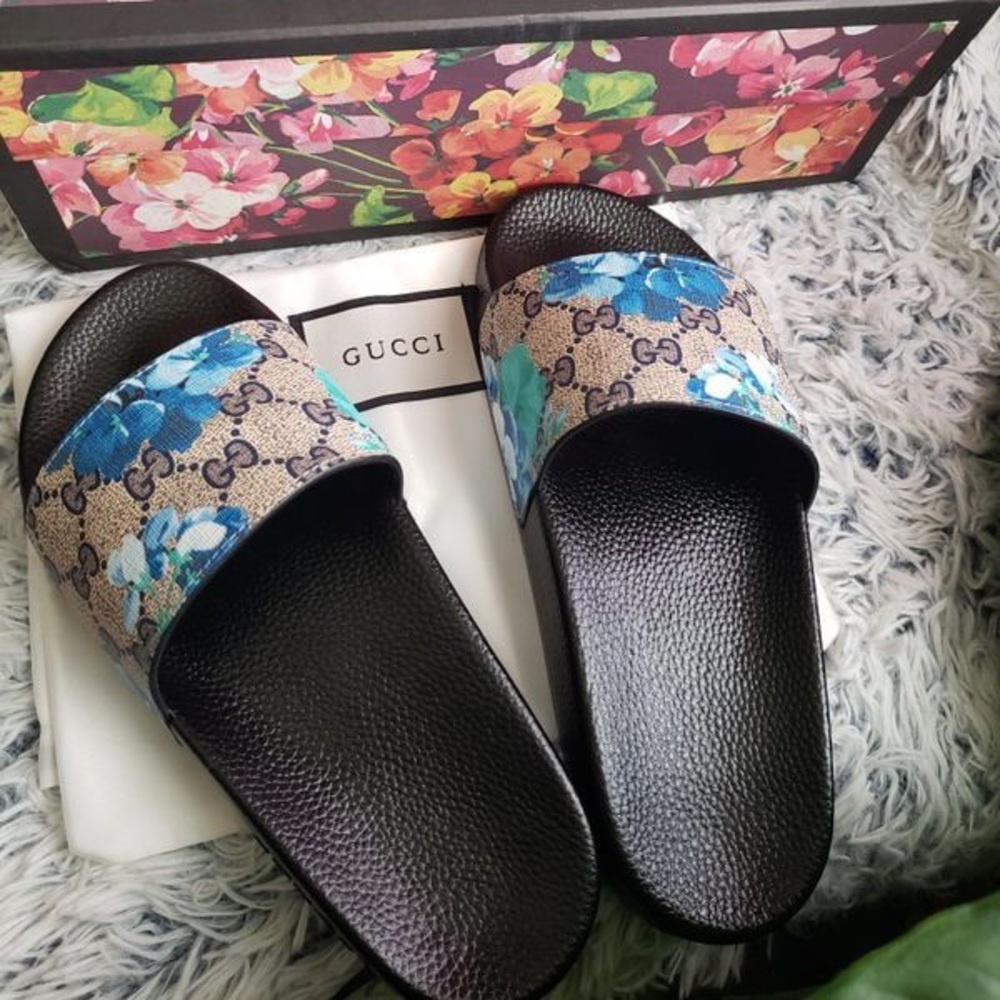 Gucci slides worn once!!